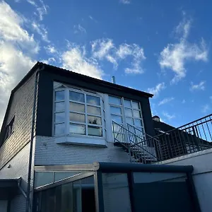  Ferienhaus Ferienhaus Mit Privatparkplatz, Terrasse Und Stadtnaehe